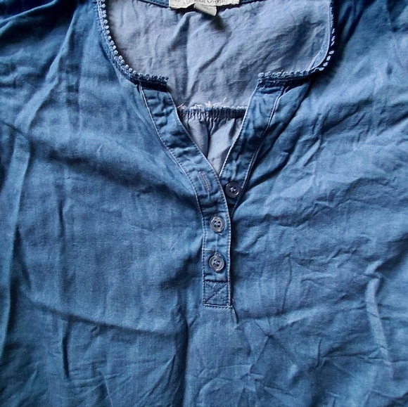 Chambray Lace Sleeve Top - Picture 5 of 6